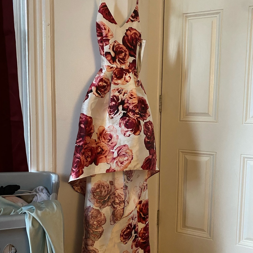 Floral V-Neck High-Low Evening Dress in Burgundy Rose Size 5 women’s